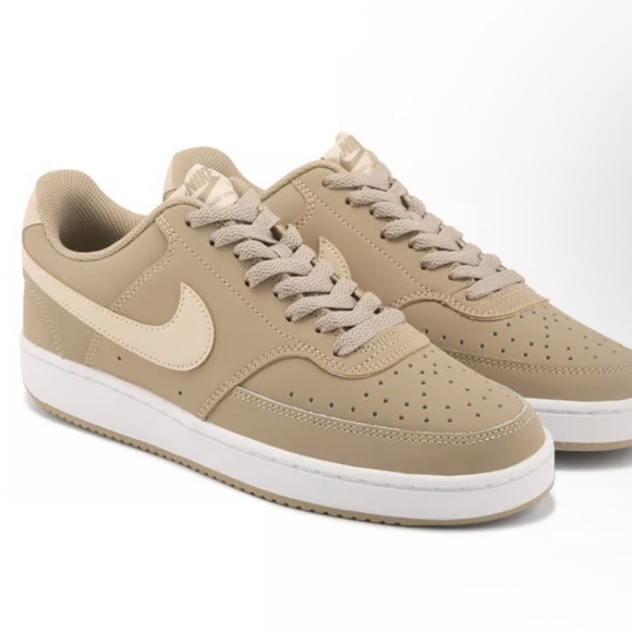 Nike Men\'s Beige Sneakers
